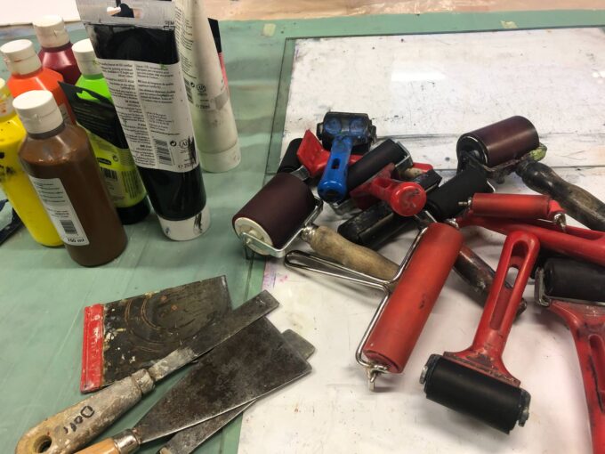 rouleaux et encres, atelier linogravure